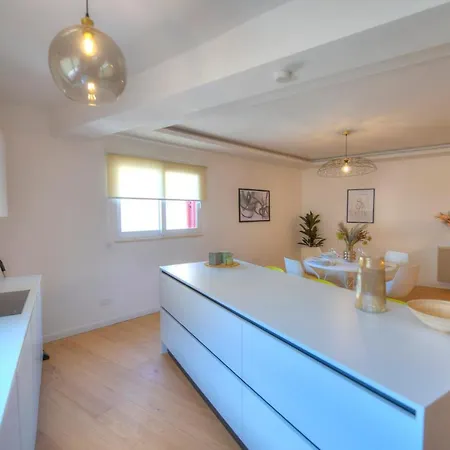 شقة Large & Beautifully Furnished 2 Bedrooms Abon1-1 سليمة