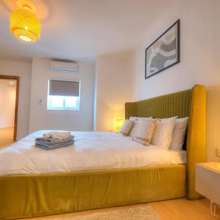 Large & Beautifully Furnished 2 Bedrooms Abon1-1 Apartament *