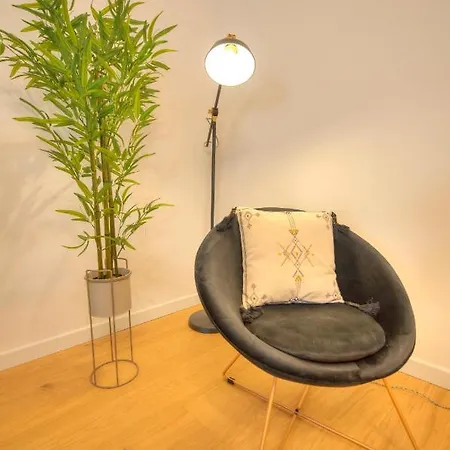 شقة Large & Beautifully Furnished 2 Bedrooms Abon1-1 سليمة