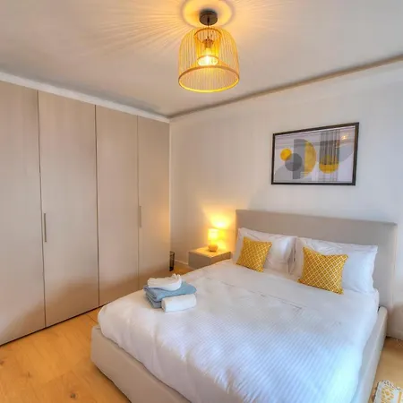 Large & Beautifully Furnished 2 Bedrooms Abon1-1 Apartament Sliema