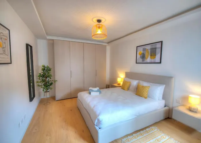 Large & Beautifully Furnished 2 Bedrooms Abon1-1 Apartament Sliema