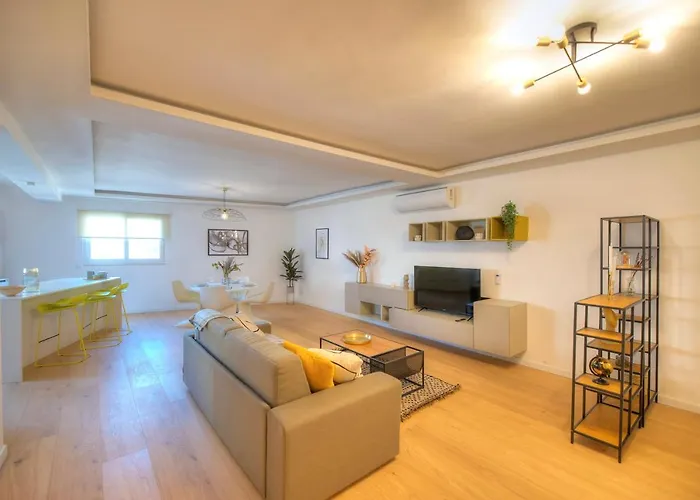 Large & Beautifully Furnished 2 Bedrooms Abon1-1 Apartament *