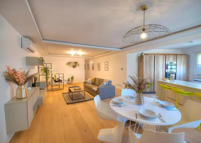 Apartament Large & Beautifully Furnished 2 Bedrooms Abon1-1 *