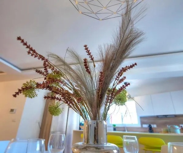 Large & Beautifully Furnished 2 Bedrooms Abon1-1 Apartament