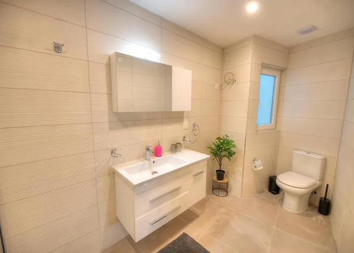 Apartament Large & Beautifully Furnished 2 Bedrooms Abon1-1 *