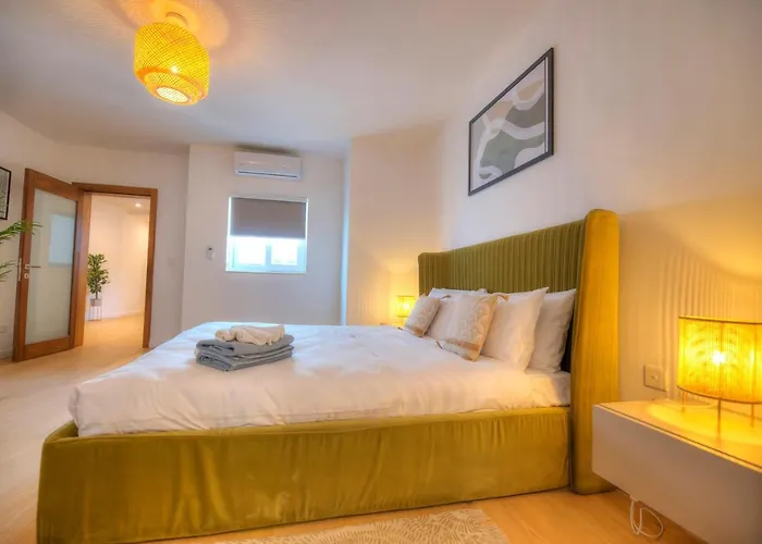 Large & Beautifully Furnished 2 Bedrooms Abon1-1 Apartament *