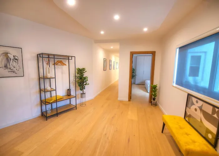 Large & Beautifully Furnished 2 Bedrooms Abon1-1 *