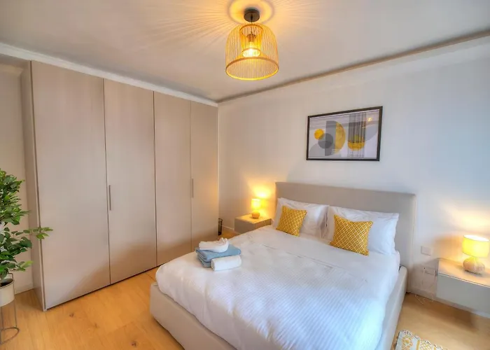 Large & Beautifully Furnished 2 Bedrooms Abon1-1 Apartament Sliema