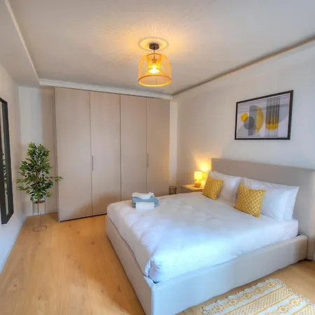 Large & Beautifully Furnished 2 Bedrooms Abon1-1 شقة سليمة