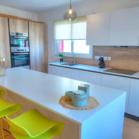 Large & Beautifully Furnished 2 Bedrooms Abon1-1 Appartement *