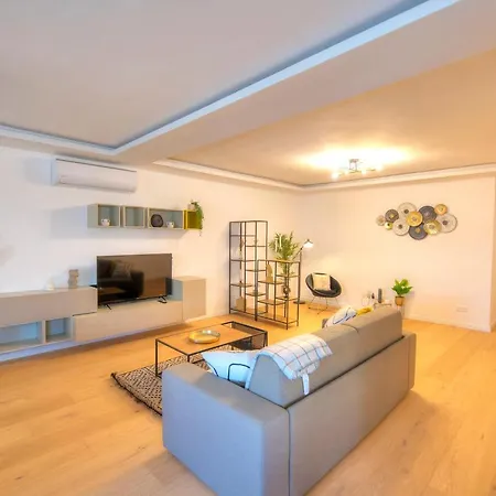 Large & Beautifully Furnished 2 Bedrooms Abon1-1