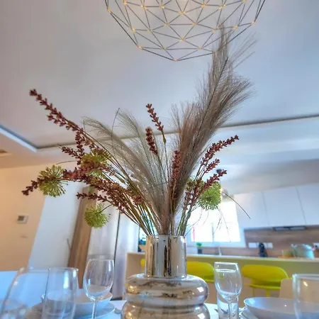 Large & Beautifully Furnished 2 Bedrooms Abon1-1 公寓