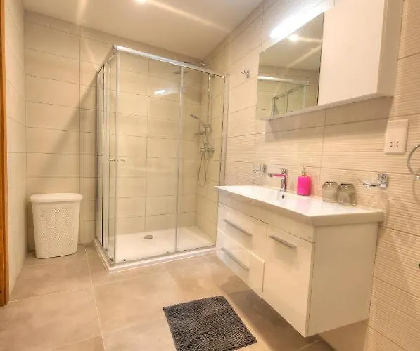 Large & Beautifully Furnished 2 Bedrooms Abon1-1