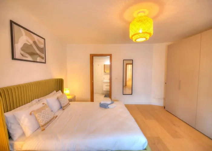 Large & Beautifully Furnished 2 Bedrooms Abon1-1 Apartment