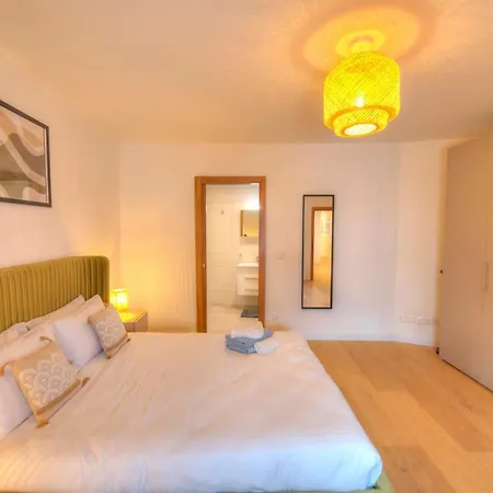 Large & Beautifully Furnished 2 Bedrooms Abon1-1 Apartman