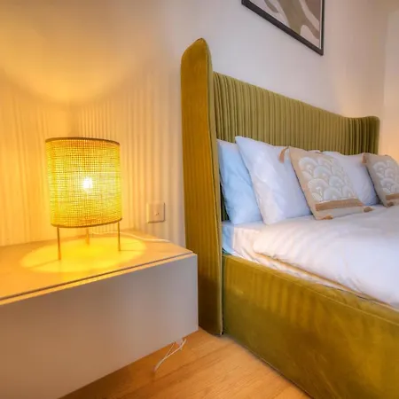 Apartman Large & Beautifully Furnished 2 Bedrooms Abon1-1 *