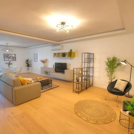 Large & Beautifully Furnished 2 Bedrooms Abon1-1 Apartman *